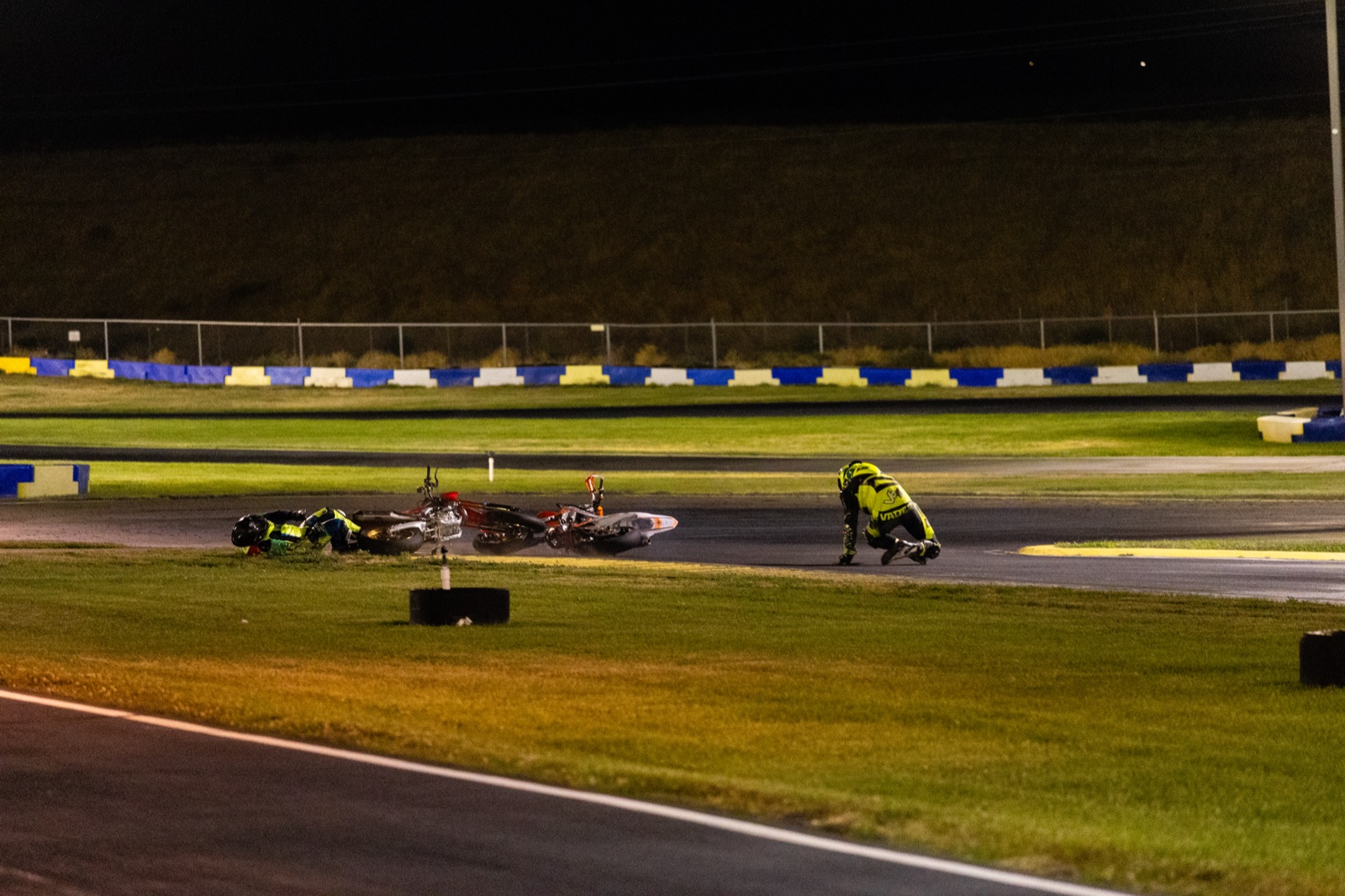 Two bikes down on the track at Tri-City Kart Club, frame 3 of 4 of the incident that ended Jonathan Spiva's night (photo 21 of 22)