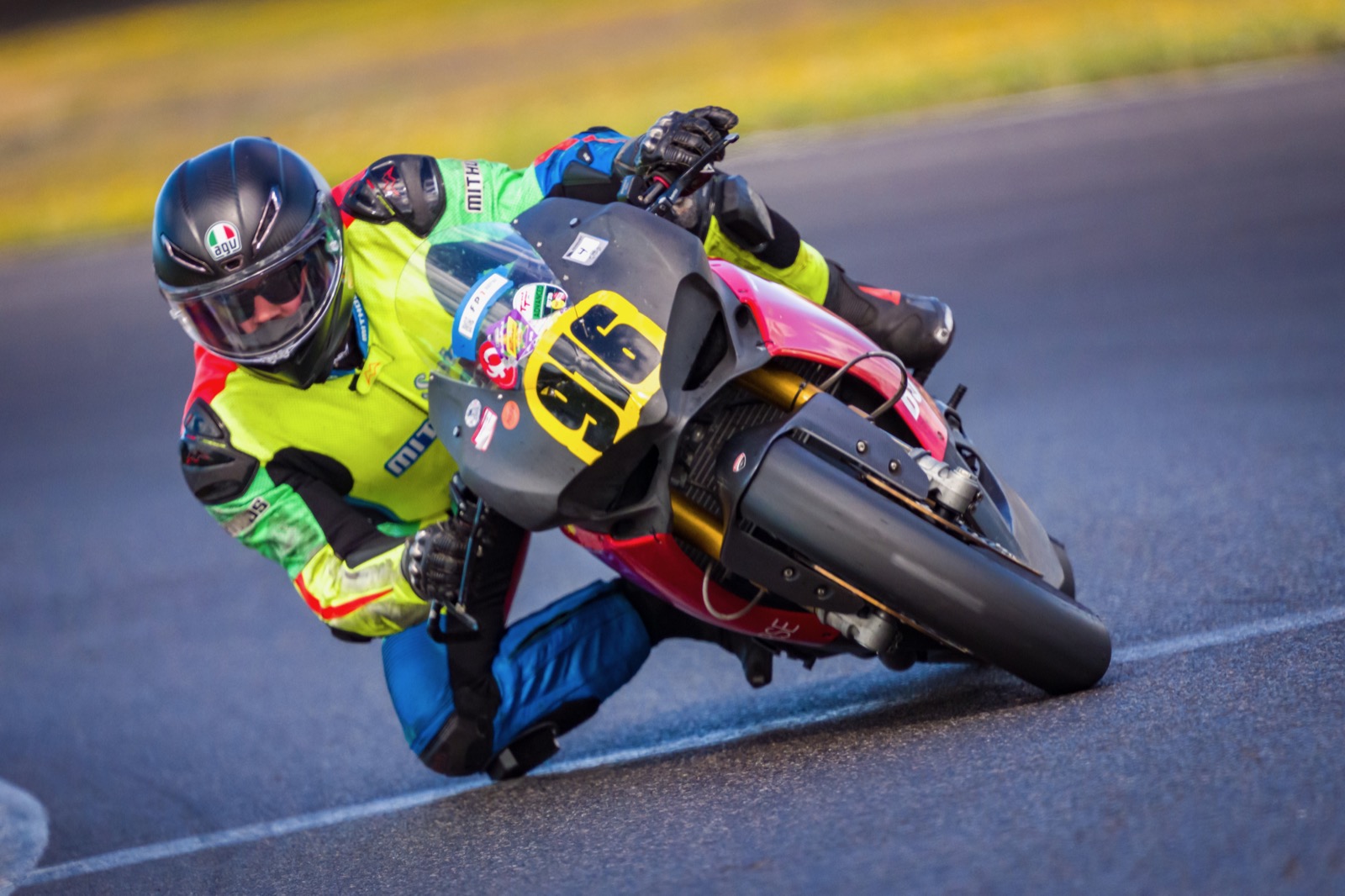 Jonathan Spiva (#916) knee down on the Ducati Panigale R at Portland International Raceway