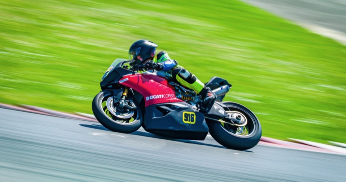 Jonathan Spiva (#916) at speed at PIR during Round 2