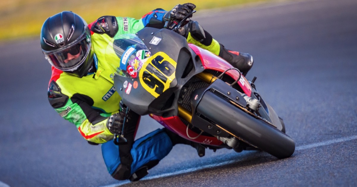Jonathan Spiva (#916) knee down on the Ducati Panigale R at Portland International Raceway during Round 6